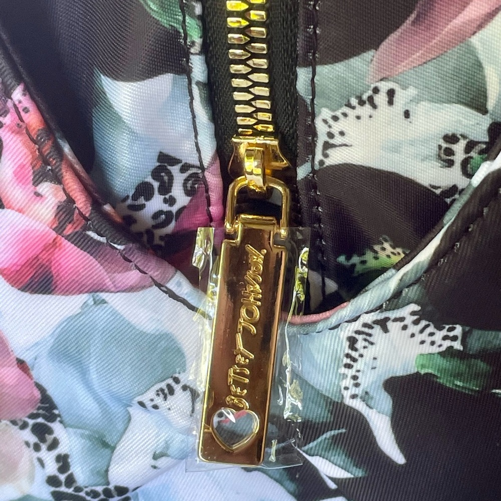 NWT! Betsey Johnson Ruby overnight bag - Picture 7 of 12